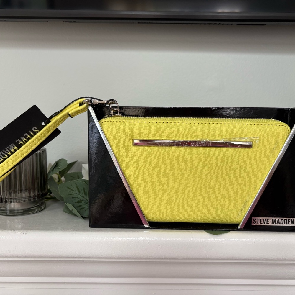 NWT Steve Madden Yellow Wristlet